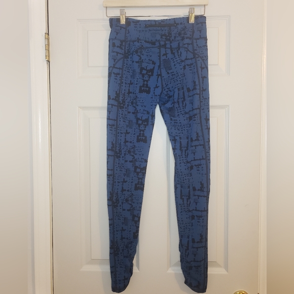 CAbi 963 Skinny Tech Cool Down Leggings Blue Black Print Womens Size S - Picture 4 of 11